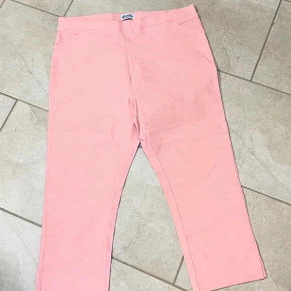 Pink capris - Picture 2 of 4